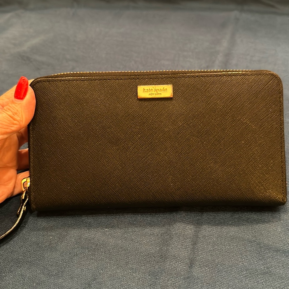 BLACK KATE SPADE ZIPPERED LONG WALLET GUC